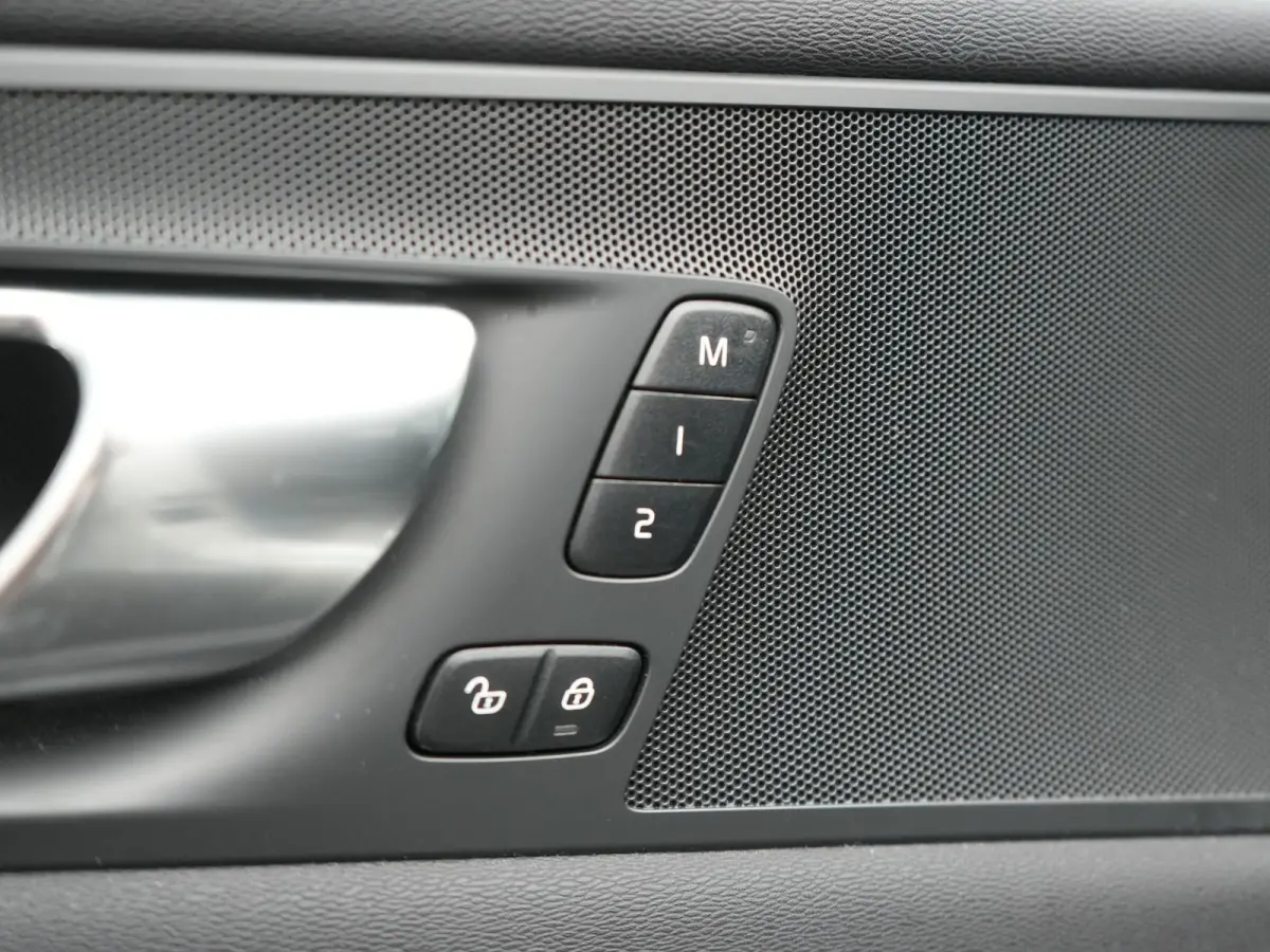 T6 AWD Plus Bright LONG RANGE PHEV 350pk Dealer O.H. | Trekhaak Af Fabriek | Panodak | Adaptive Cruise | Camera | Lederen Sportstoelen Memory & Verwarmd | Keyless | Blis | Stuur Verwarmd | G