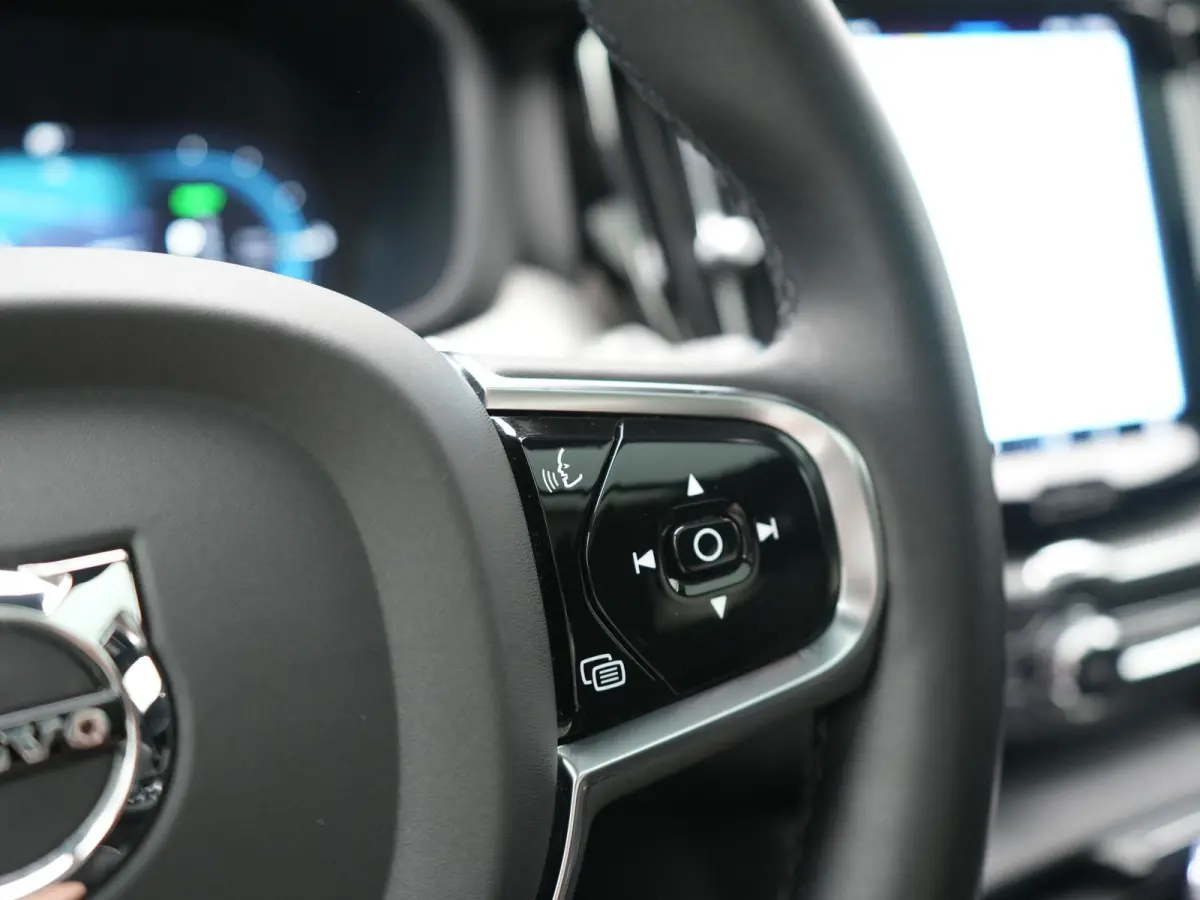 T6 AWD Plus Bright LONG RANGE PHEV 350pk Dealer O.H. | Trekhaak Af Fabriek | Panodak | Adaptive Cruise | Camera | Lederen Sportstoelen Memory & Verwarmd | Keyless | Blis | Stuur Verwarmd | G