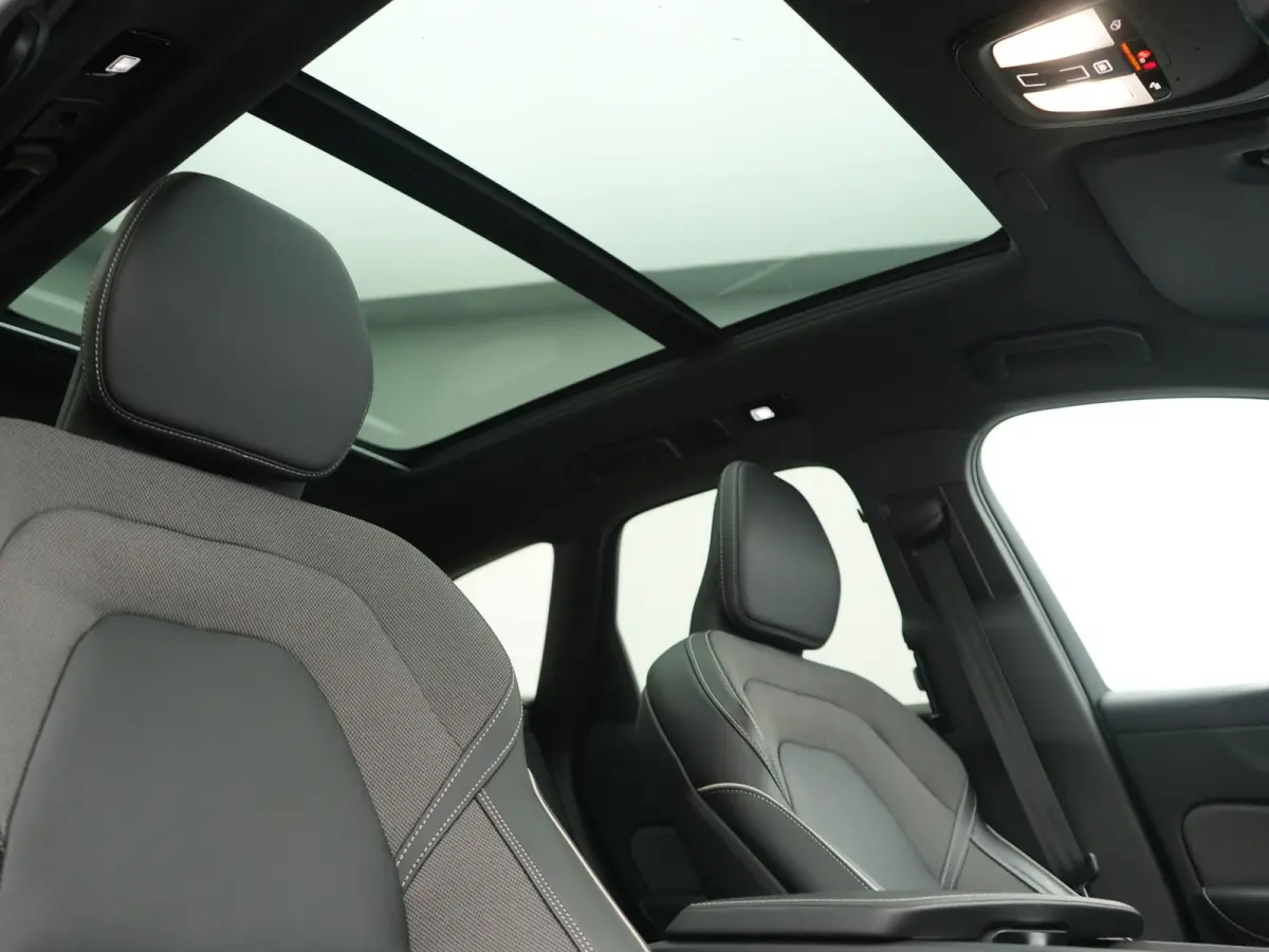 T6 AWD Plus Bright LONG RANGE PHEV 350pk Dealer O.H. | Trekhaak Af Fabriek | Panodak | Adaptive Cruise | Camera | Lederen Sportstoelen Memory & Verwarmd | Keyless | Blis | Stuur Verwarmd | G