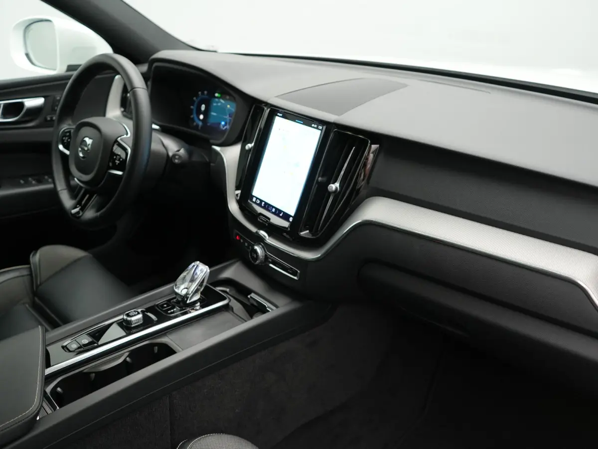 T6 AWD Plus Bright LONG RANGE PHEV 350pk Dealer O.H. | Trekhaak Af Fabriek | Panodak | Adaptive Cruise | Camera | Lederen Sportstoelen Memory & Verwarmd | Keyless | Blis | Stuur Verwarmd | G