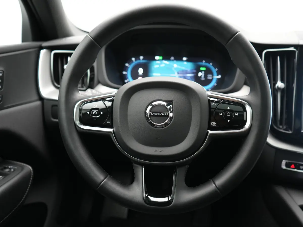 T6 AWD Plus Bright LONG RANGE PHEV 350pk Dealer O.H. | Trekhaak Af Fabriek | Panodak | Adaptive Cruise | Camera | Lederen Sportstoelen Memory & Verwarmd | Keyless | Blis | Stuur Verwarmd | G