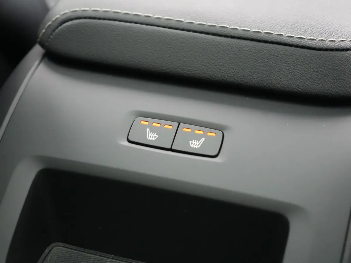 T6 AWD Plus Bright LONG RANGE PHEV 350pk Dealer O.H. | Trekhaak Af Fabriek | Panodak | Adaptive Cruise | Camera | Lederen Sportstoelen Memory & Verwarmd | Keyless | Blis | Stuur Verwarmd | G