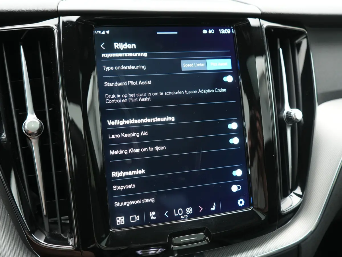 T6 AWD Plus Bright LONG RANGE PHEV 350pk Dealer O.H. | Trekhaak Af Fabriek | Panodak | Adaptive Cruise | Camera | Lederen Sportstoelen Memory & Verwarmd | Keyless | Blis | Stuur Verwarmd | G