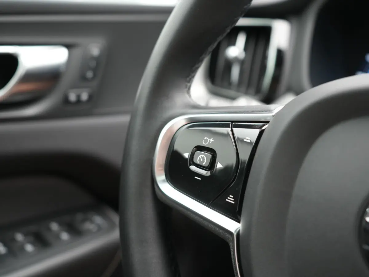 T6 AWD Plus Bright LONG RANGE PHEV 350pk Dealer O.H. | Trekhaak Af Fabriek | Panodak | Adaptive Cruise | Camera | Lederen Sportstoelen Memory & Verwarmd | Keyless | Blis | Stuur Verwarmd | G