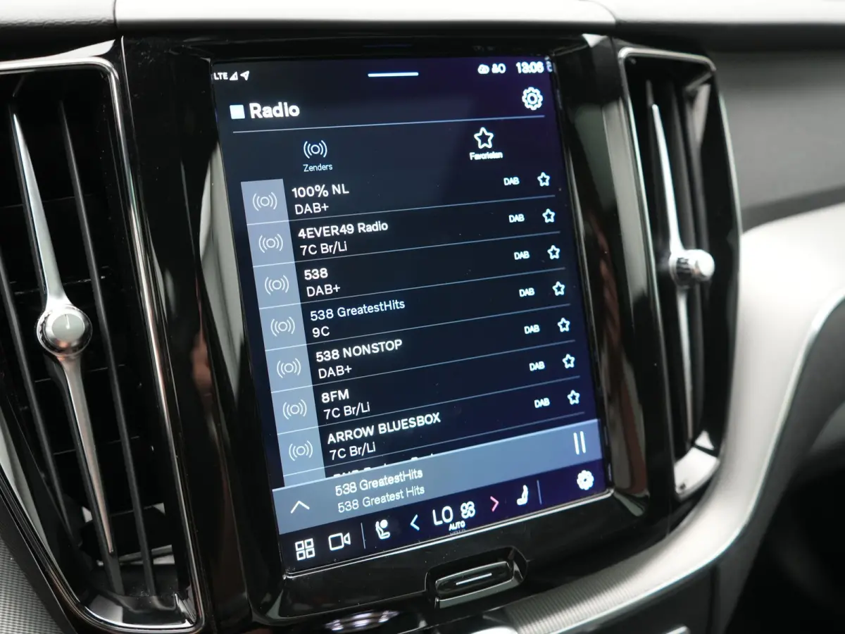 T6 AWD Plus Bright LONG RANGE PHEV 350pk Dealer O.H. | Trekhaak Af Fabriek | Panodak | Adaptive Cruise | Camera | Lederen Sportstoelen Memory & Verwarmd | Keyless | Blis | Stuur Verwarmd | G