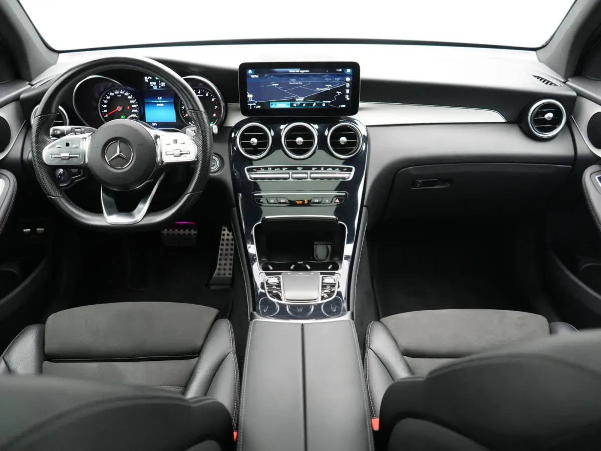 4MATIC Business Solution AMG PHEV 313pk Dealer O.H. | Panodak | Head Up | Camera | Alcantara Sportstoelen Verwarmd | Sfeerverlichting | Keyless | Blis | Apple Carplay | Cruise Control | Navi