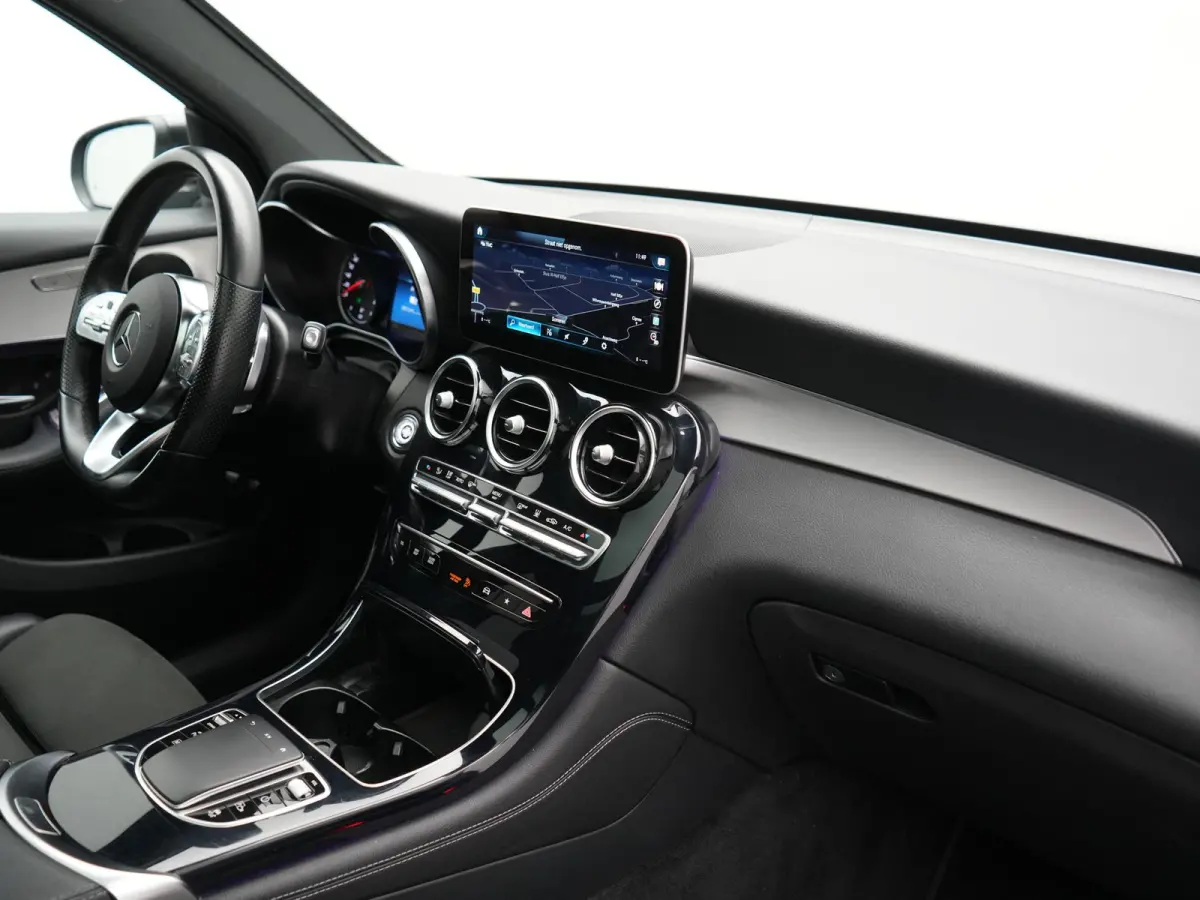 4MATIC Business Solution AMG PHEV 313pk Dealer O.H. | Panodak | Head Up | Camera | Alcantara Sportstoelen Verwarmd | Sfeerverlichting | Keyless | Blis | Apple Carplay | Cruise Control | Navi