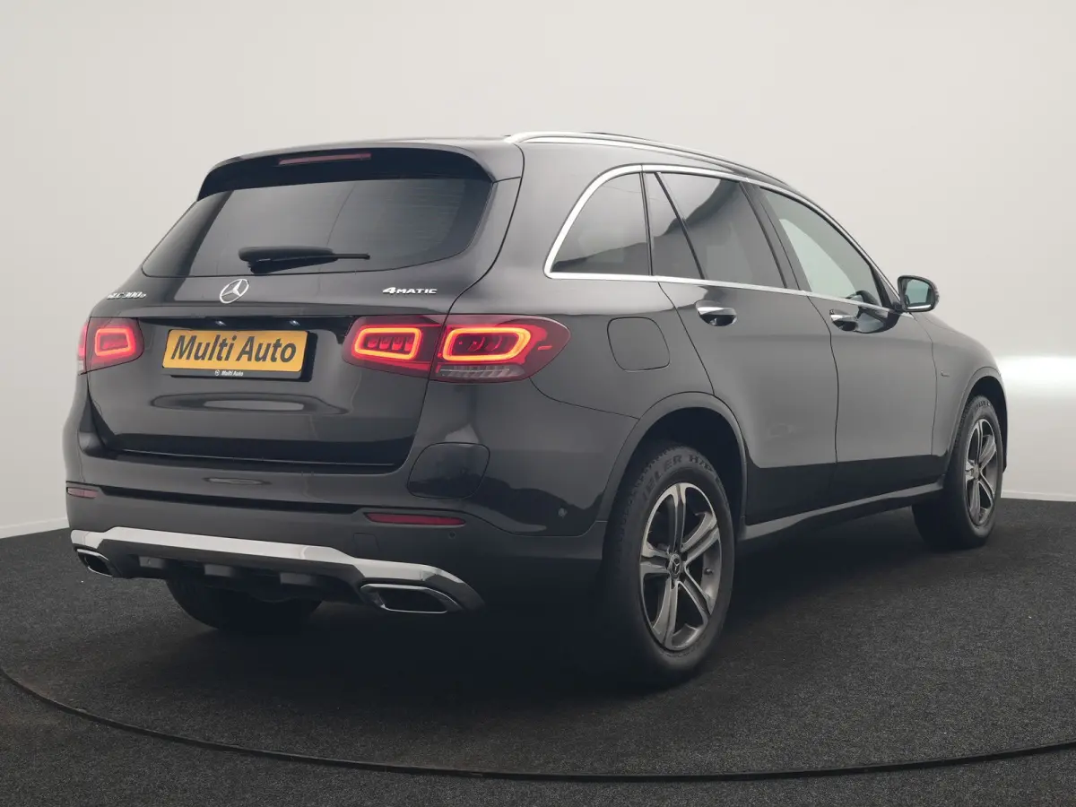 4MATIC Business Solution AMG PHEV 313pk Dealer O.H. | Panodak | Head Up | Camera | Alcantara Sportstoelen Verwarmd | Sfeerverlichting | Keyless | Blis | Apple Carplay | Cruise Control | Navi