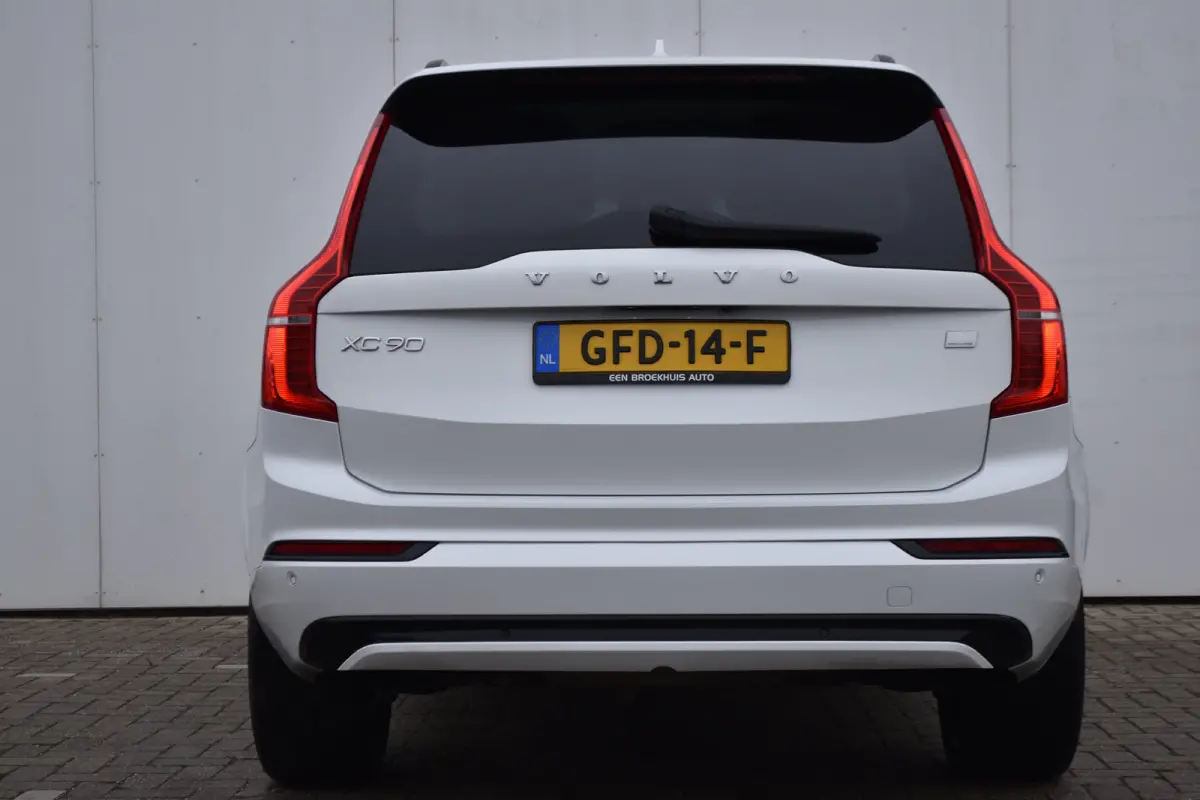 2.0 T8 Recharge AWD R-Design | Trekhaak | HarmanKardon | Panoramadak |