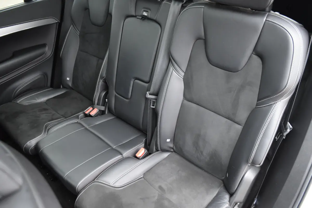 2.0 T8 Recharge AWD R-Design | Trekhaak | HarmanKardon | Panoramadak |