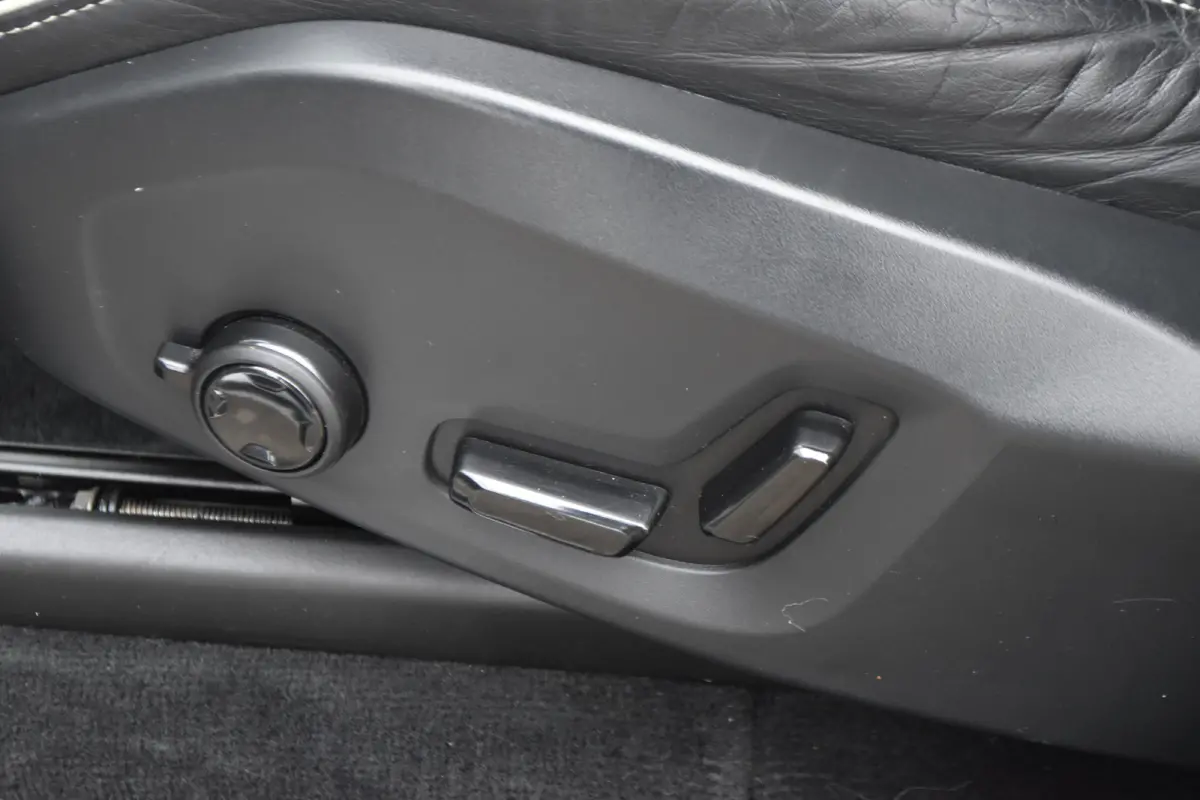 2.0 T8 Recharge AWD R-Design | Trekhaak | HarmanKardon | Panoramadak |