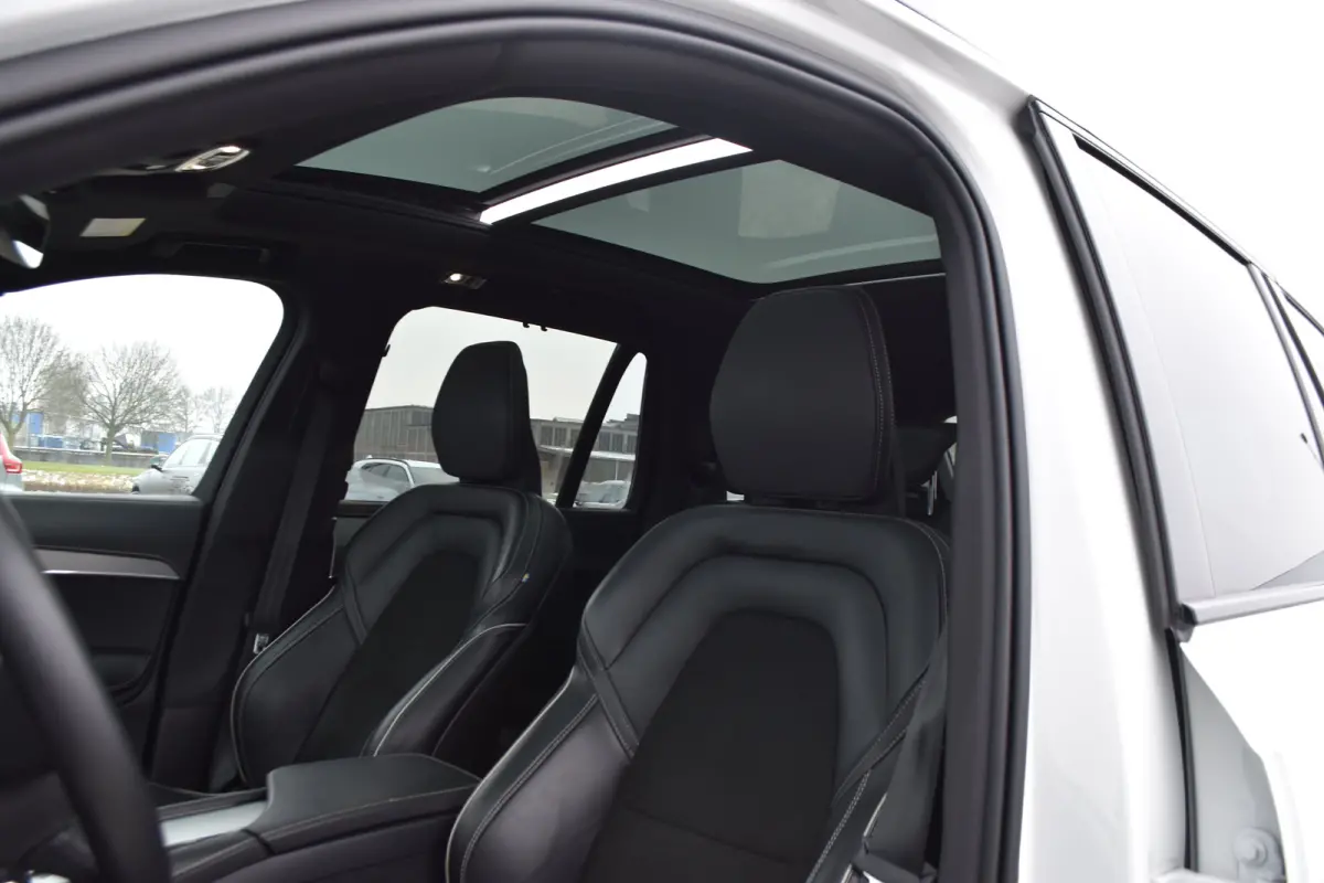 2.0 T8 Recharge AWD R-Design | Trekhaak | HarmanKardon | Panoramadak |