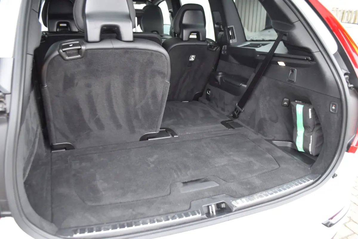 2.0 T8 Recharge AWD R-Design | Trekhaak | HarmanKardon | Panoramadak |