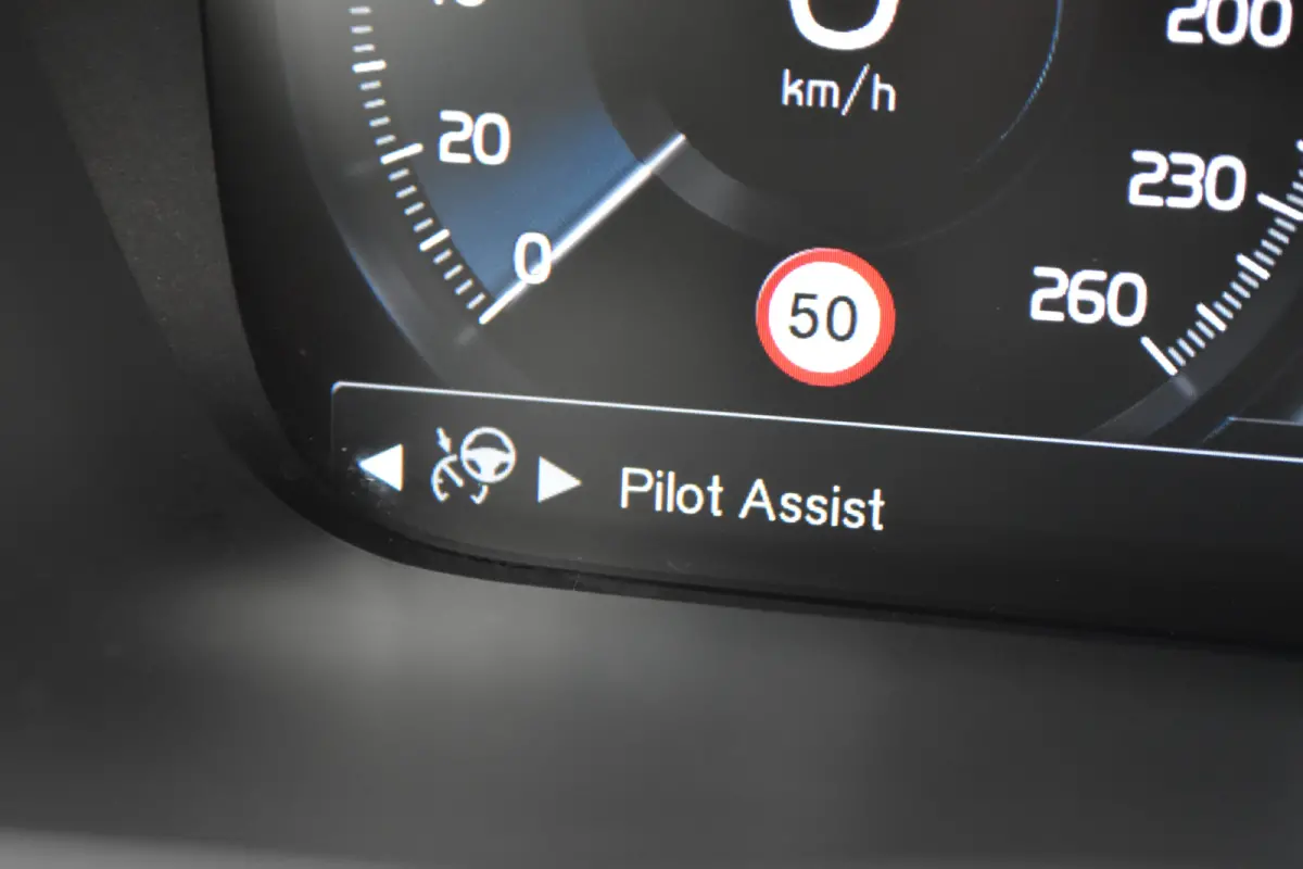 2.0 T8 Recharge AWD R-Design | Trekhaak | HarmanKardon | Panoramadak |