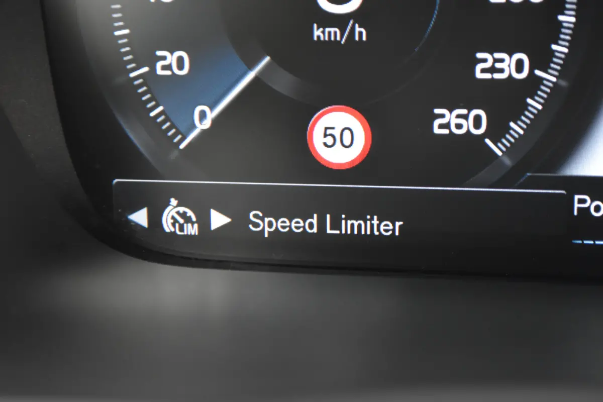 2.0 T8 Recharge AWD R-Design | Trekhaak | HarmanKardon | Panoramadak |