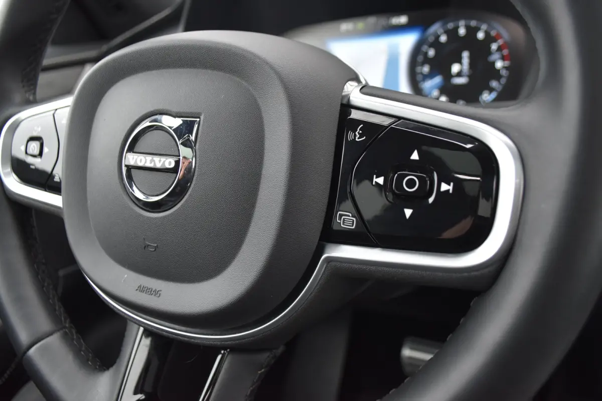 2.0 T8 Recharge AWD R-Design | Trekhaak | HarmanKardon | Panoramadak |
