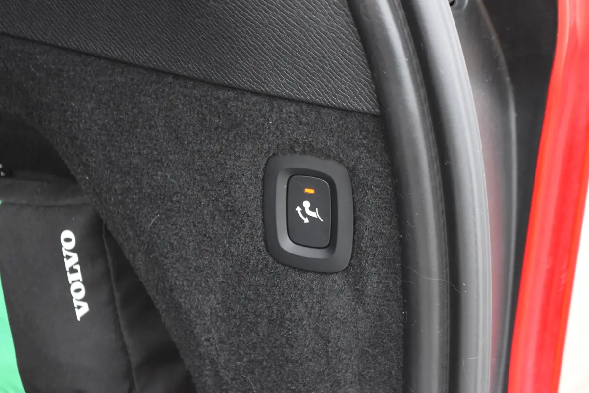2.0 T8 Recharge AWD R-Design | Trekhaak | HarmanKardon | Panoramadak |