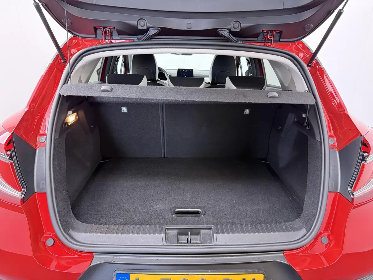 TCe 140 EDC Intens | AUTOMAAT | Trekhaak | Parkeercamera | Navigatie |