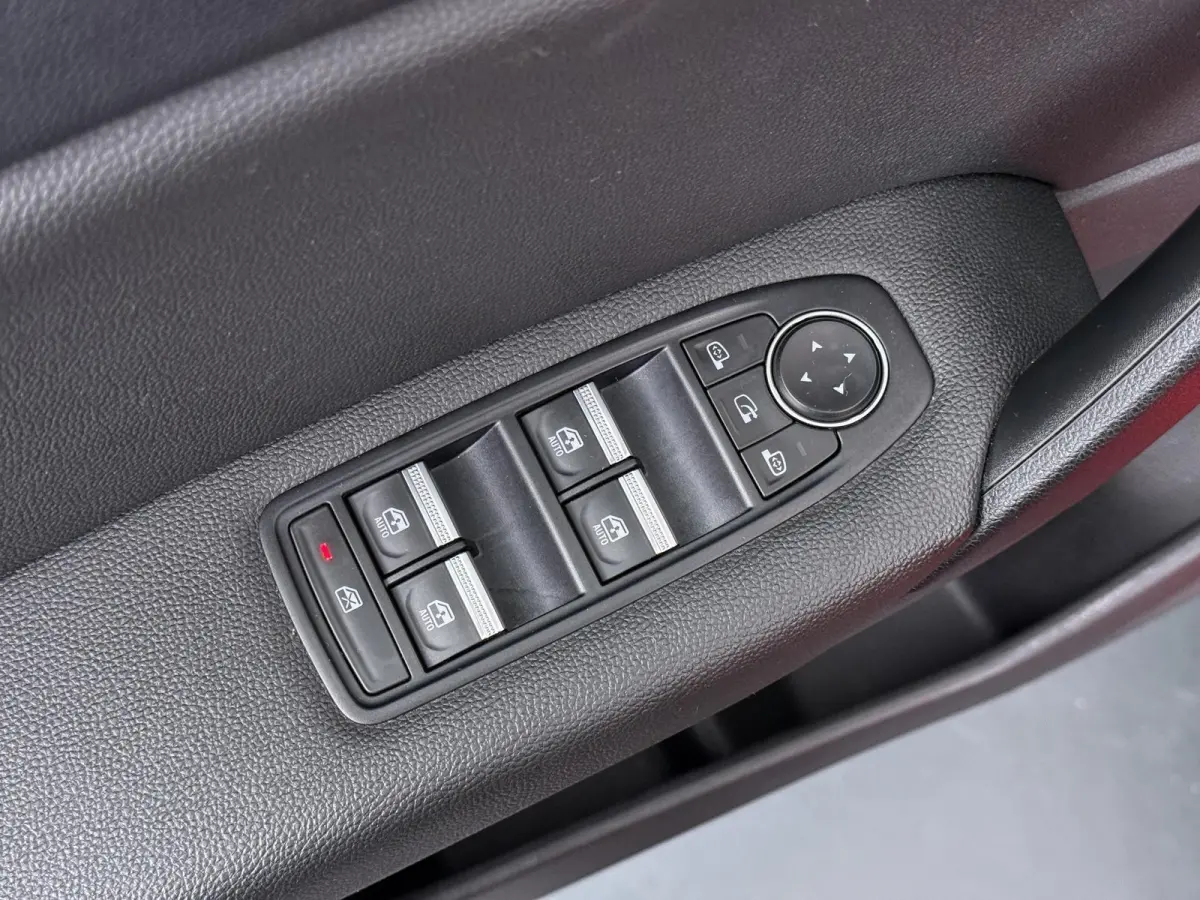TCe 140 EDC Intens | AUTOMAAT | Trekhaak | Parkeercamera | Navigatie |