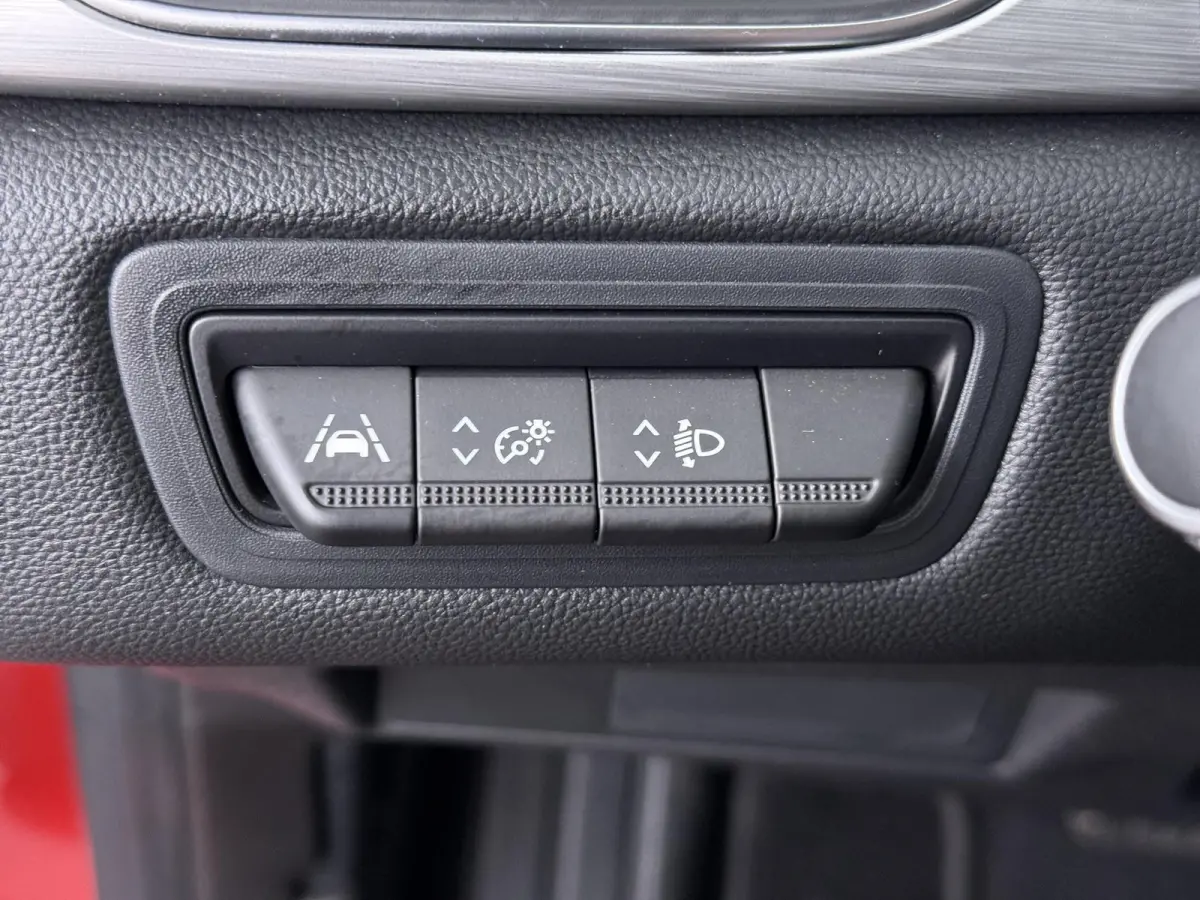 TCe 140 EDC Intens | AUTOMAAT | Trekhaak | Parkeercamera | Navigatie |