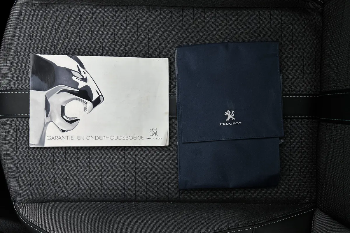 1.2 PureTech Allure | Camera | Half lederen bekleding | Stoelverwarming