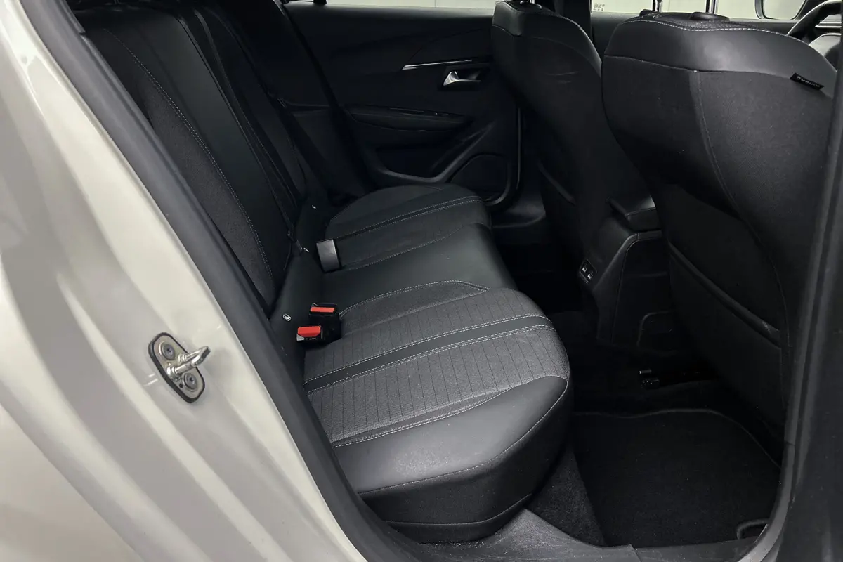 1.2 PureTech Allure | Camera | Half lederen bekleding | Stoelverwarming