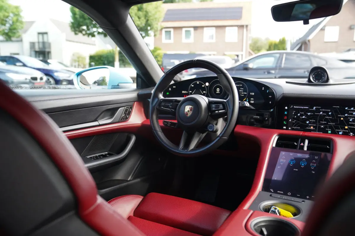 4S 93 kWh | 4 Wiel besturing | Bose | Camera | Ijsblauw Metallic | 490PK