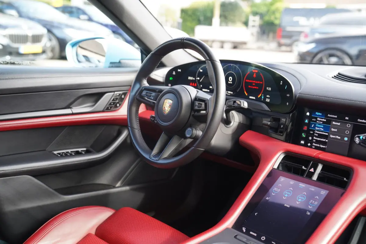 4S 93 kWh | 4 Wiel besturing | Bose | Camera | Ijsblauw Metallic | 490PK
