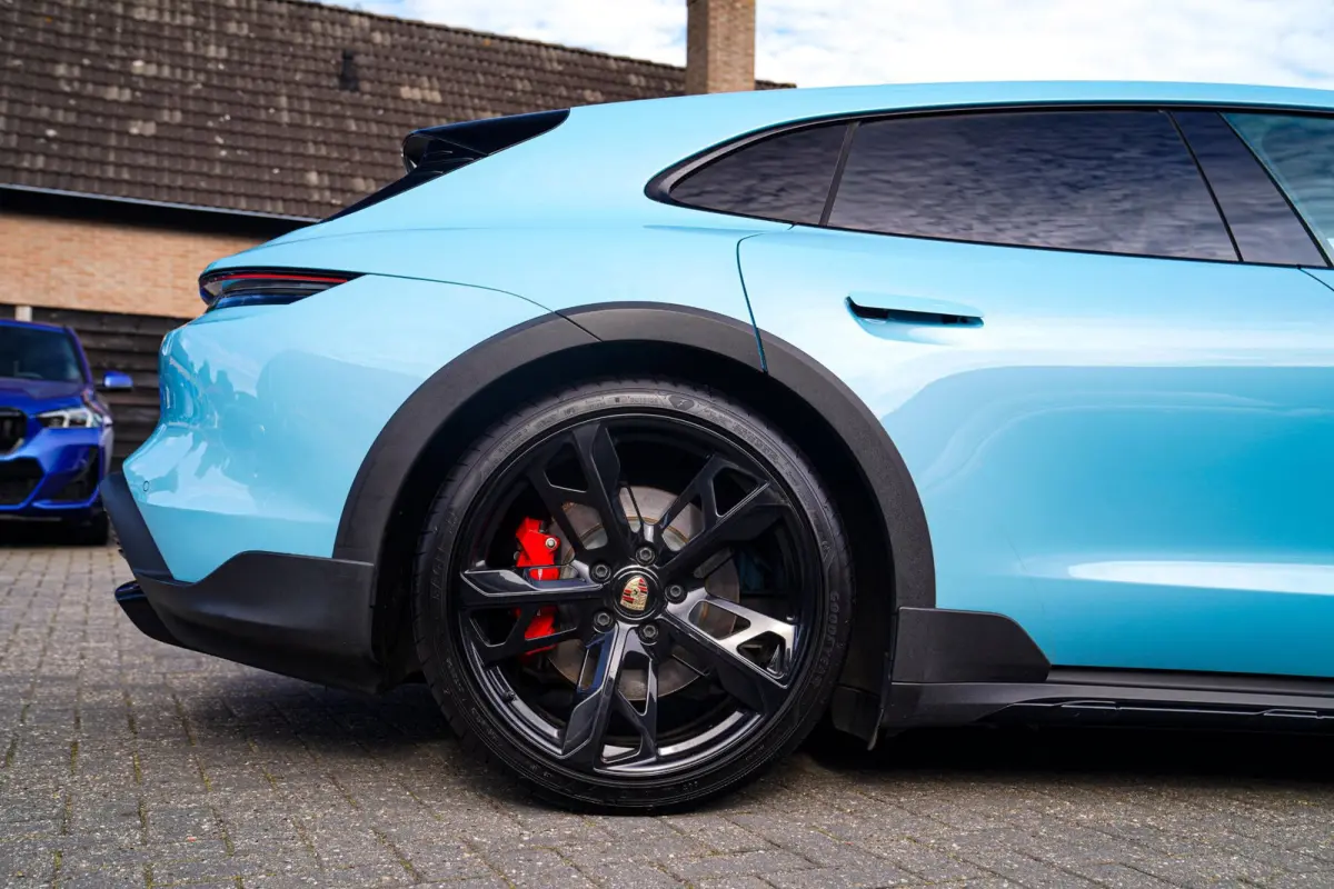 4S 93 kWh | 4 Wiel besturing | Bose | Camera | Ijsblauw Metallic | 490PK