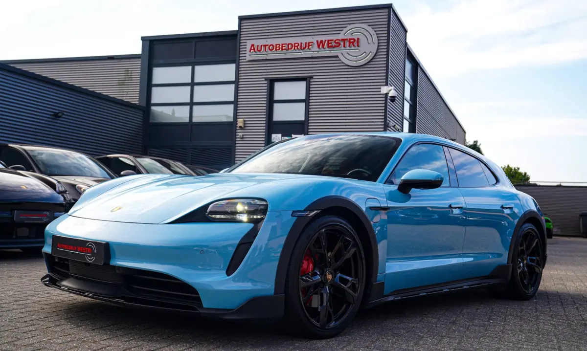 4S 93 kWh | 4 Wiel besturing | Bose | Camera | Ijsblauw Metallic | 490PK