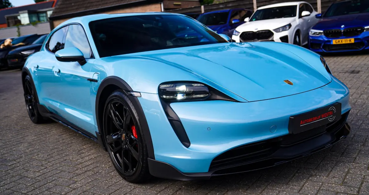 4S 93 kWh | 4 Wiel besturing | Bose | Camera | Ijsblauw Metallic | 490PK