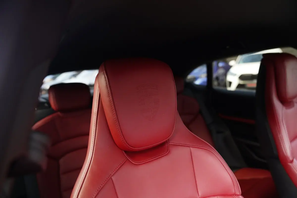 4S 93 kWh | 4 Wiel besturing | Bose | Camera | Ijsblauw Metallic | 490PK