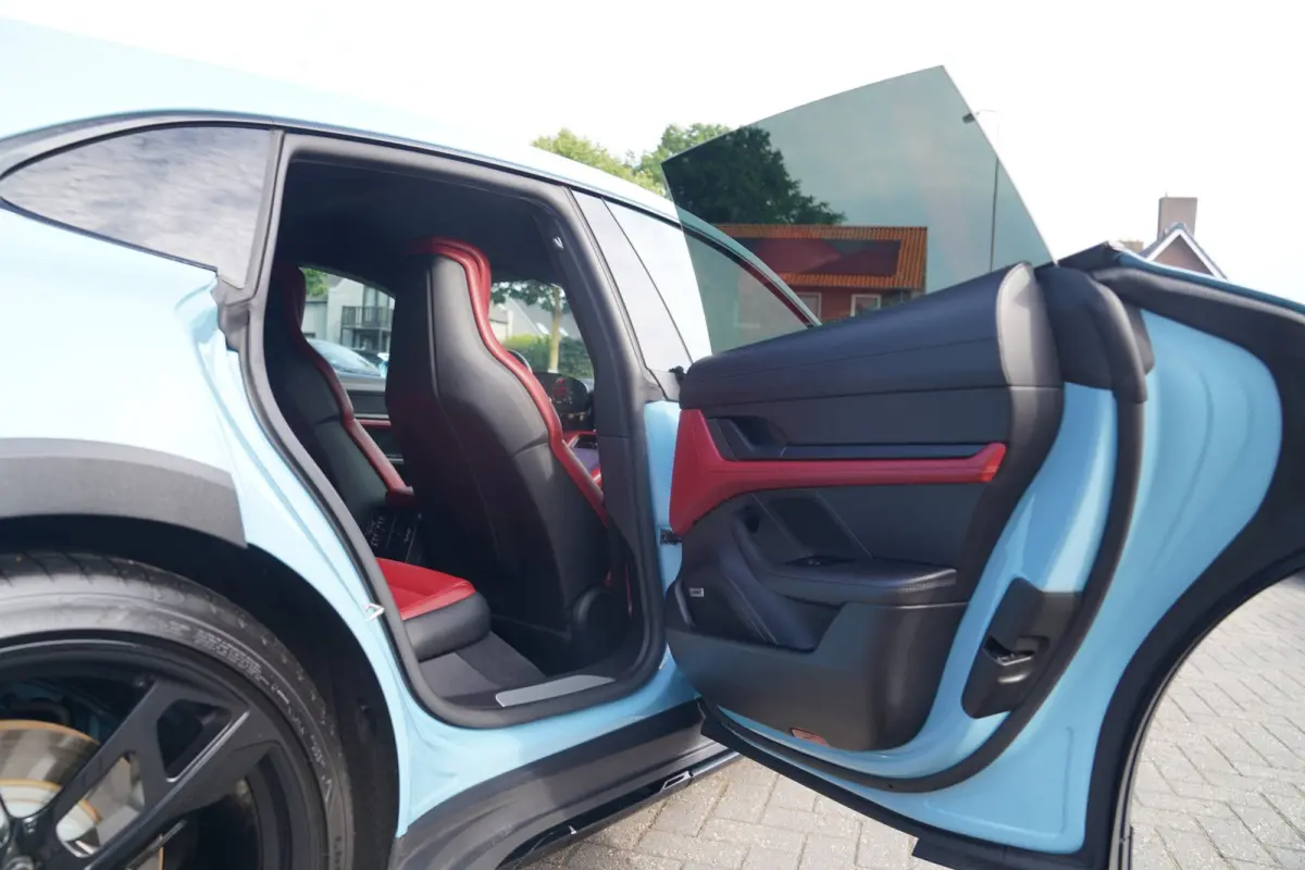 4S 93 kWh | 4 Wiel besturing | Bose | Camera | Ijsblauw Metallic | 490PK