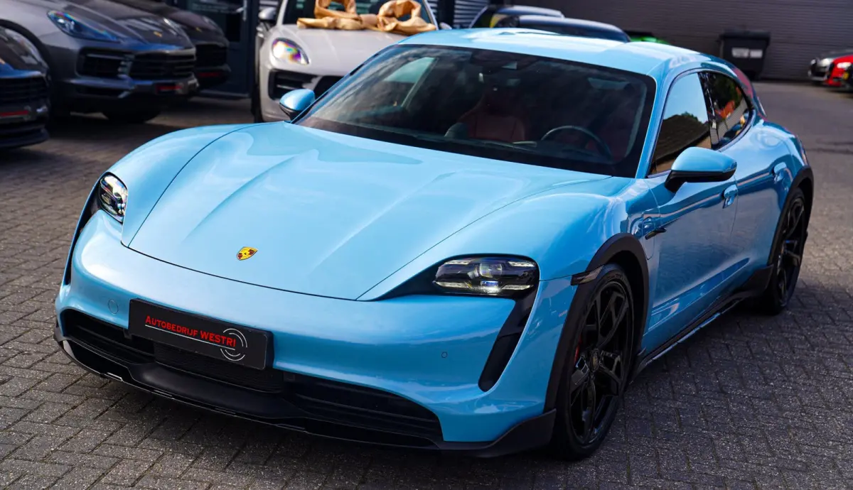 4S 93 kWh | 4 Wiel besturing | Bose | Camera | Ijsblauw Metallic | 490PK