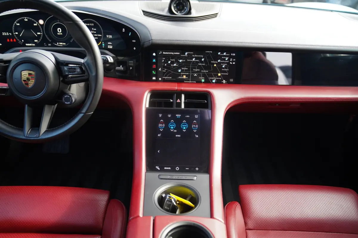 4S 93 kWh | 4 Wiel besturing | Bose | Camera | Ijsblauw Metallic | 490PK
