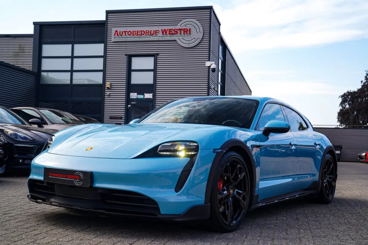 4S 93 kWh | 4 Wiel besturing | Bose | Camera | Ijsblauw Metallic | 490PK