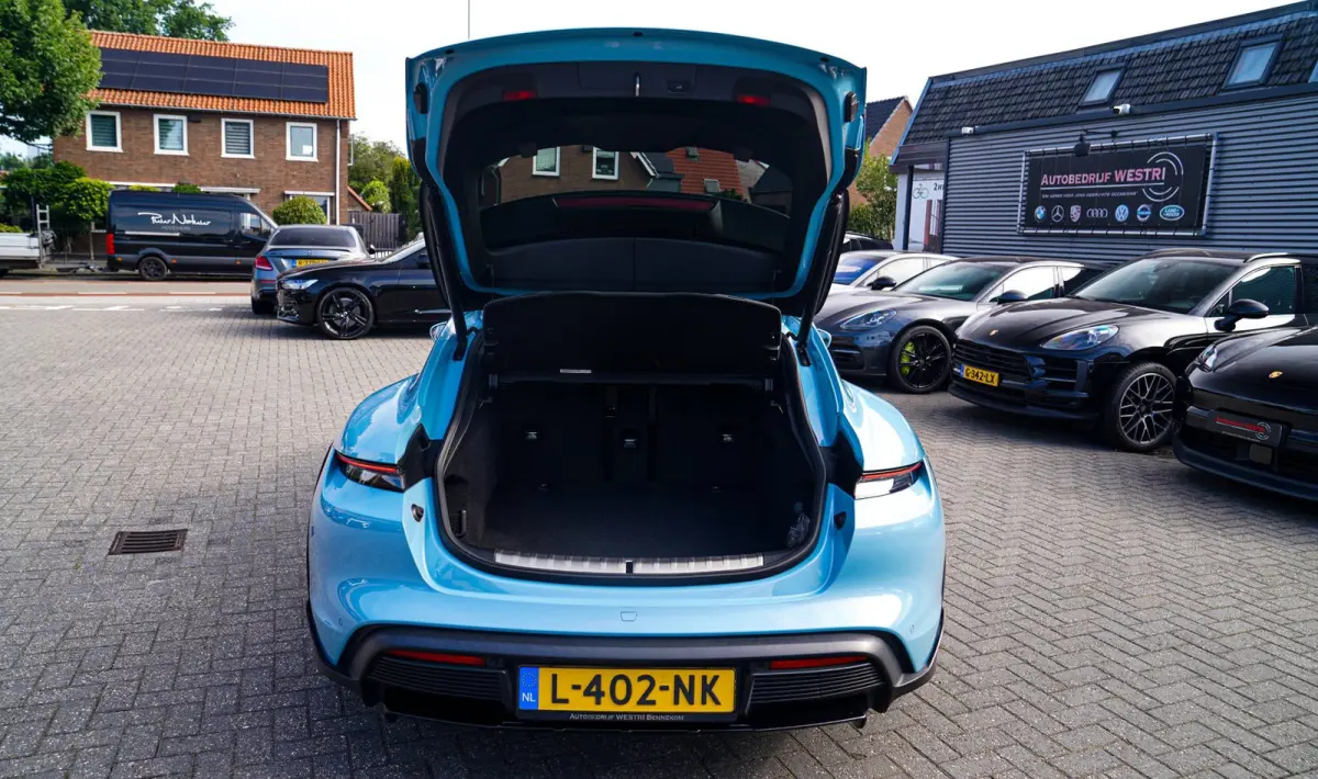 4S 93 kWh | 4 Wiel besturing | Bose | Camera | Ijsblauw Metallic | 490PK