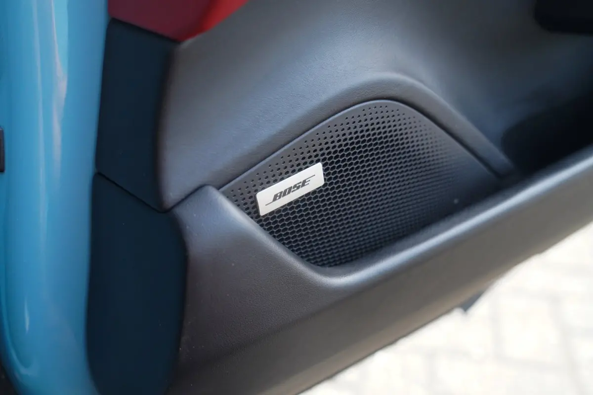 4S 93 kWh | 4 Wiel besturing | Bose | Camera | Ijsblauw Metallic | 490PK