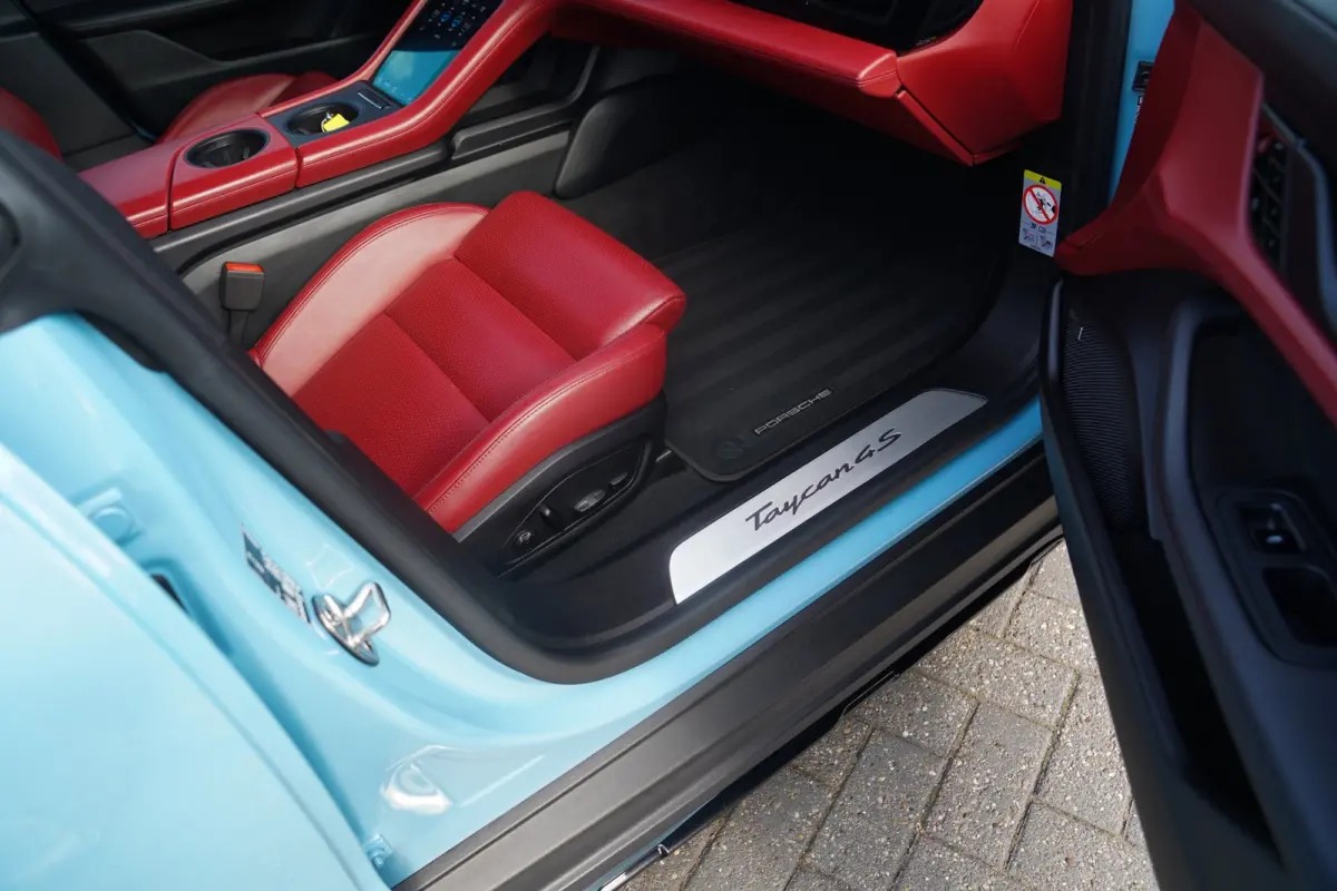 4S 93 kWh | 4 Wiel besturing | Bose | Camera | Ijsblauw Metallic | 490PK
