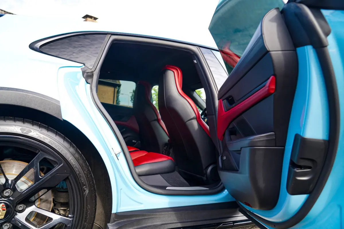 4S 93 kWh | 4 Wiel besturing | Bose | Camera | Ijsblauw Metallic | 490PK