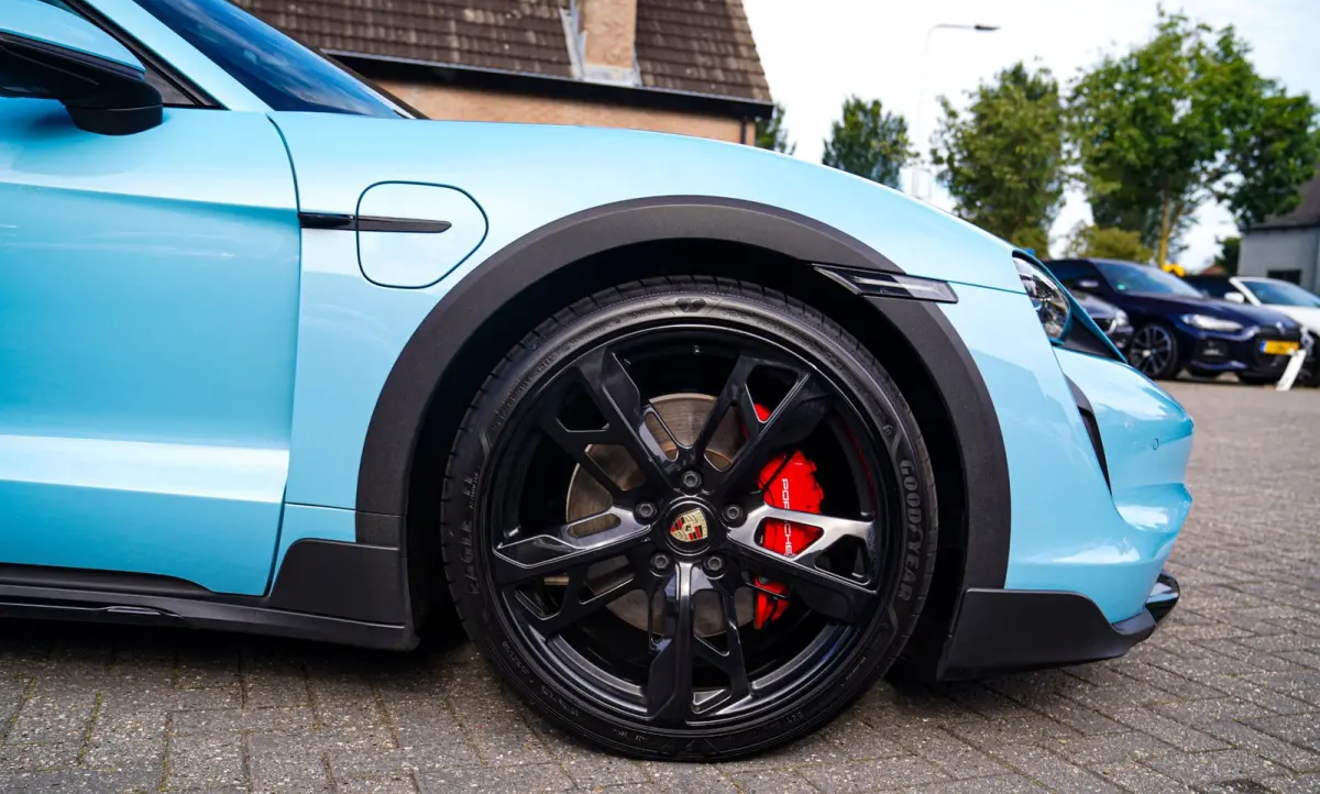 4S 93 kWh | 4 Wiel besturing | Bose | Camera | Ijsblauw Metallic | 490PK