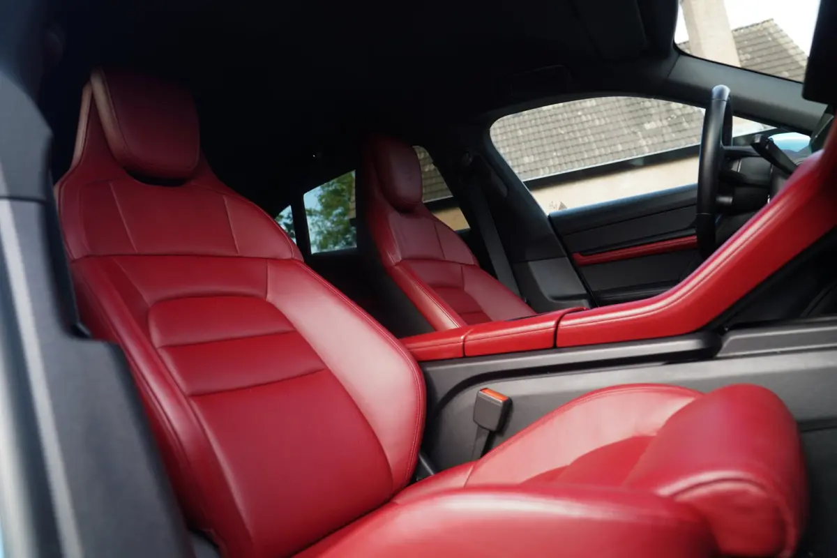 4S 93 kWh | 4 Wiel besturing | Bose | Camera | Ijsblauw Metallic | 490PK