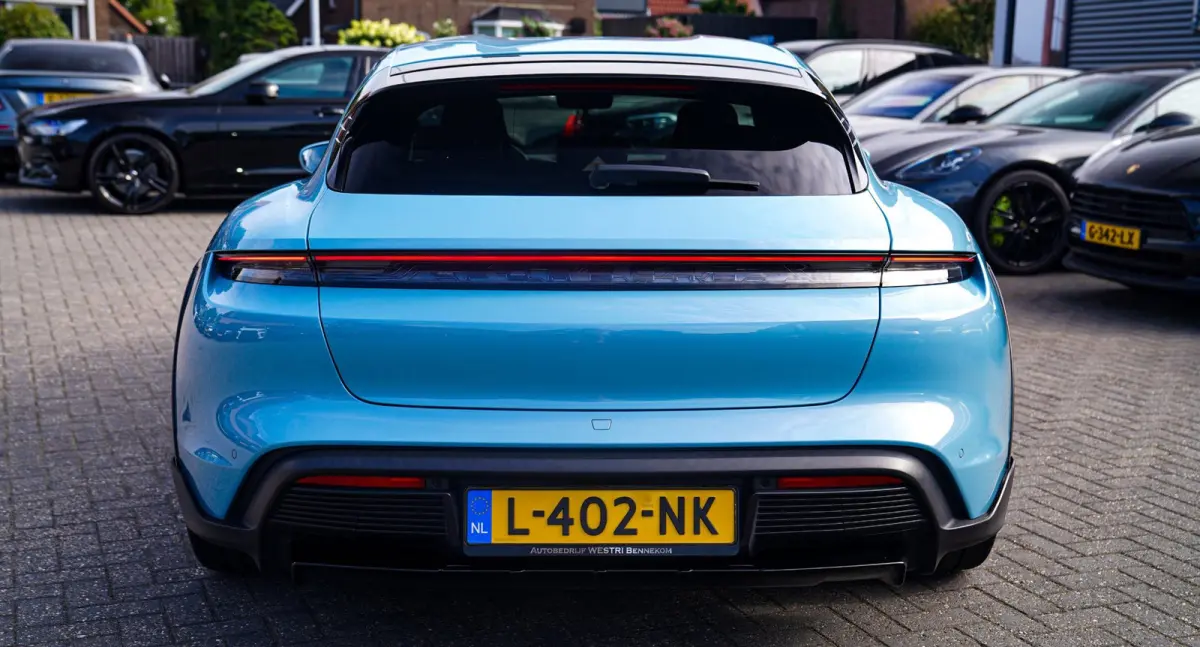 4S 93 kWh | 4 Wiel besturing | Bose | Camera | Ijsblauw Metallic | 490PK