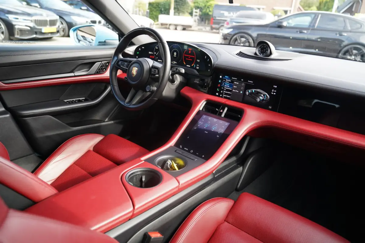 4S 93 kWh | 4 Wiel besturing | Bose | Camera | Ijsblauw Metallic | 490PK