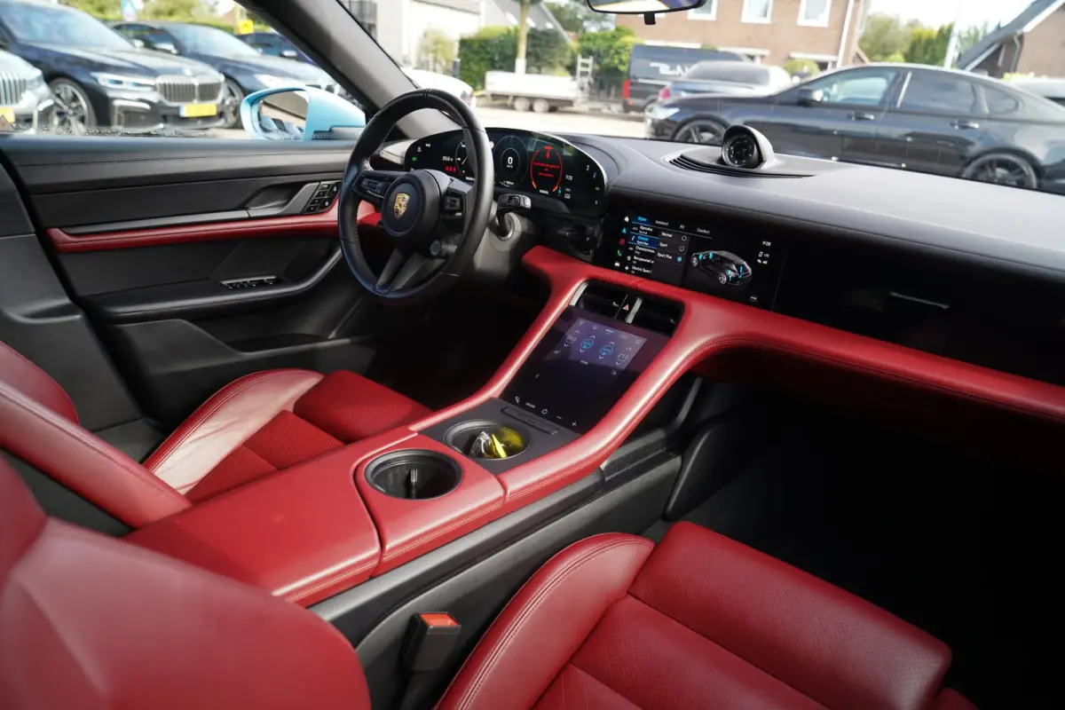 4S 93 kWh | 4 Wiel besturing | Bose | Camera | Ijsblauw Metallic | 490PK