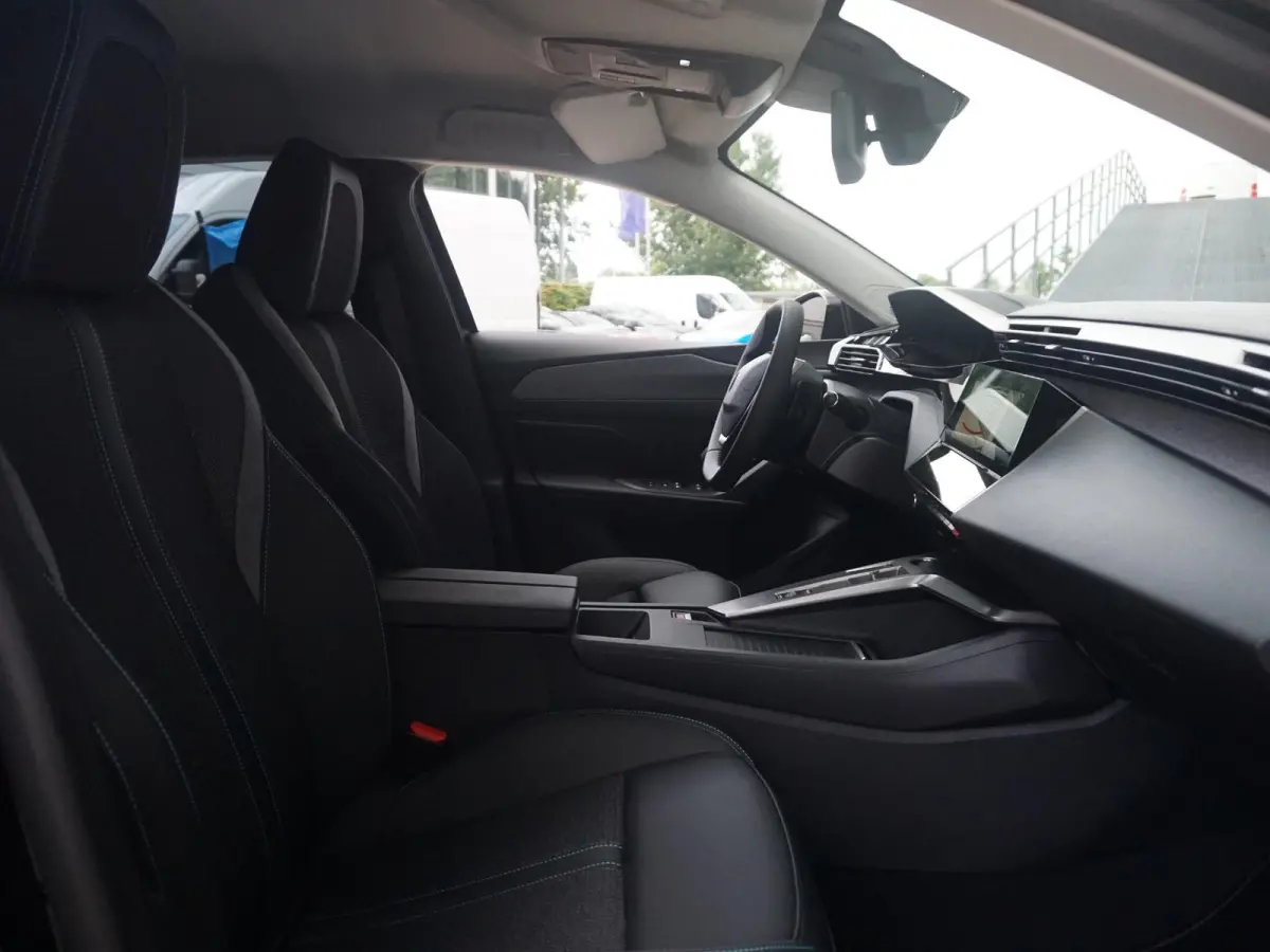 1.6 Plug-in Hybrid 180 Allure Avantage | Navigatie | 360 Camera | Stoelverwarming | Climate Control |