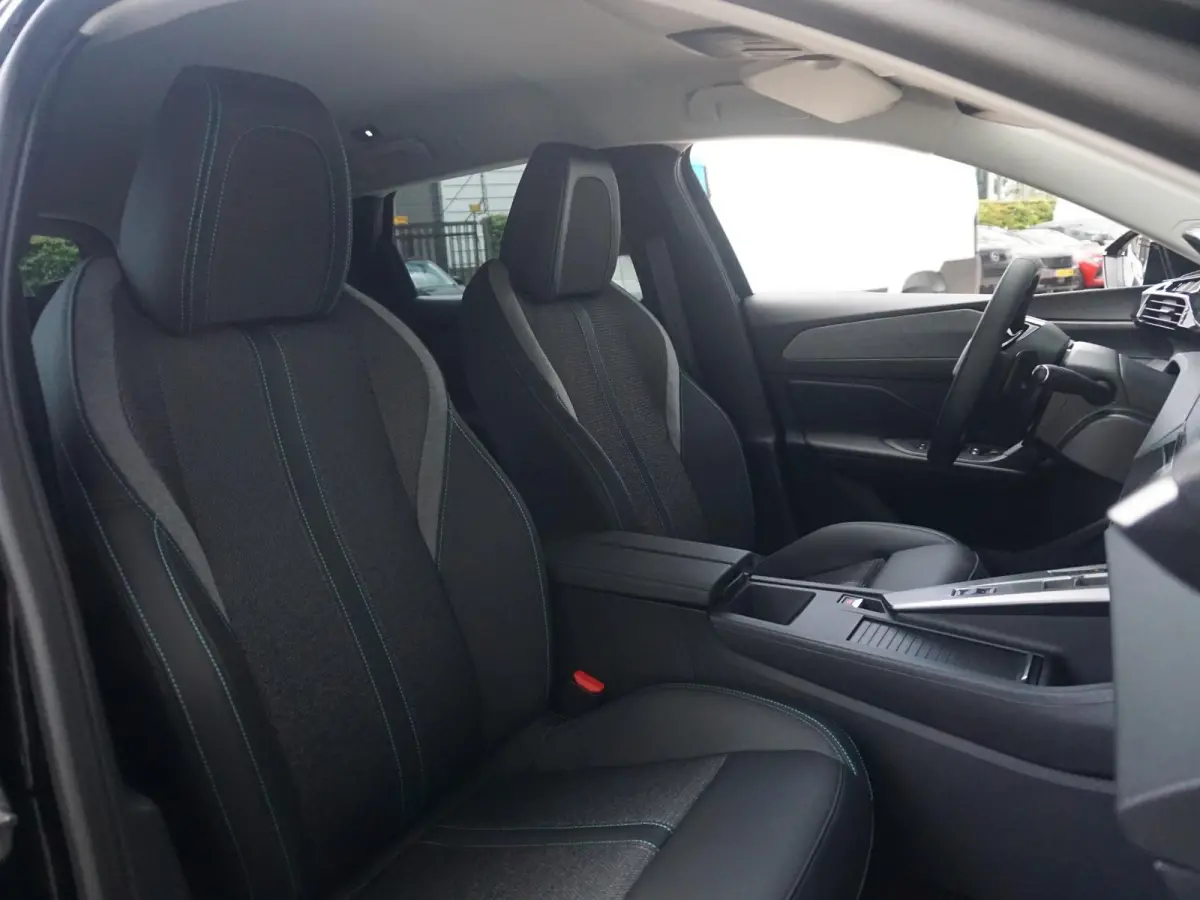 1.6 Plug-in Hybrid 180 Allure Avantage | Navigatie | 360 Camera | Stoelverwarming | Climate Control |
