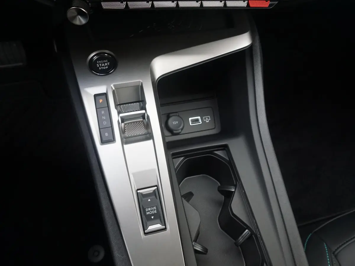 1.6 Plug-in Hybrid 180 Allure Avantage | Navigatie | 360 Camera | Stoelverwarming | Climate Control |