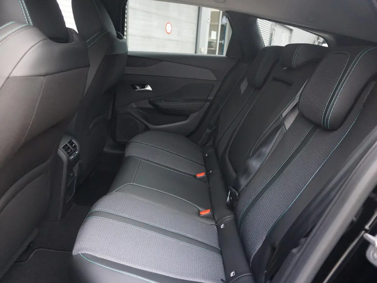 1.6 Plug-in Hybrid 180 Allure Avantage | Navigatie | 360 Camera | Stoelverwarming | Climate Control |