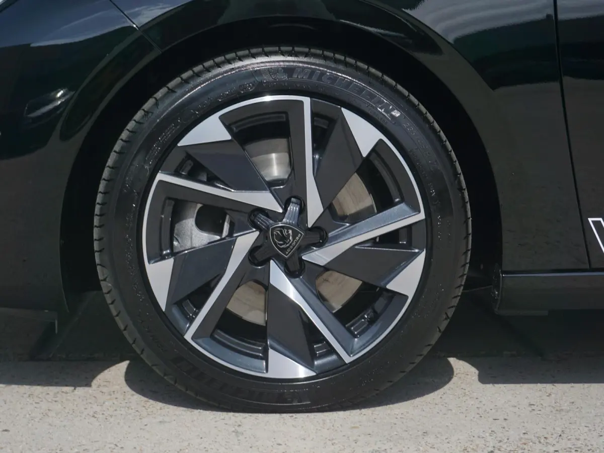 1.6 Plug-in Hybrid 180 Allure Avantage | Navigatie | 360 Camera | Stoelverwarming | Climate Control |